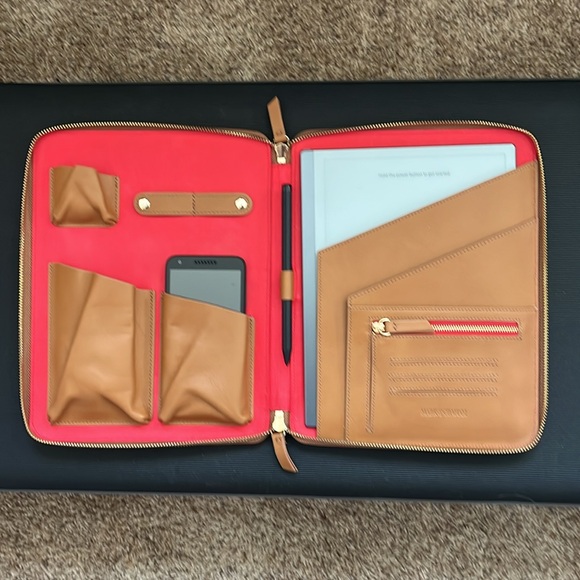 reMarkable Tablet with Cover - Picture 8 of 9